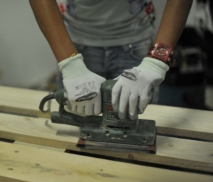 Laboratorio di riciclo creativo: arredo open space giovani